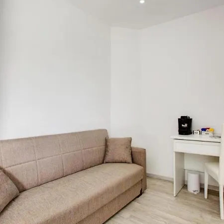 Gasthuis Arjuza - Private Self Catering Bedrooms With Bathroom *