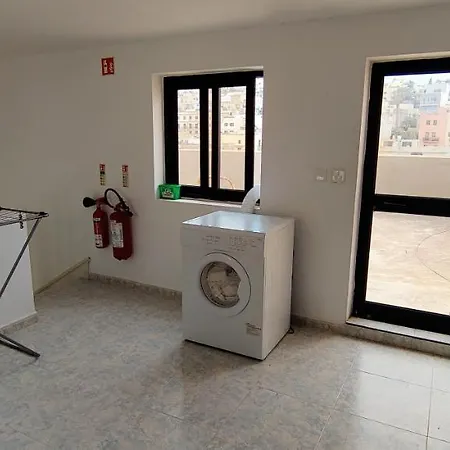 Arjuza - Private Self Catering Bedrooms With Bathroom * Is-Swieqi