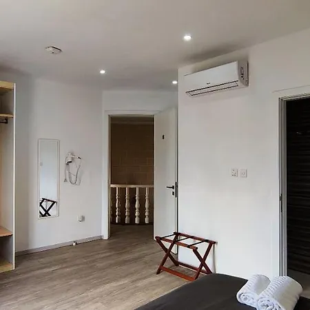 Arjuza - Private Self Catering Bedrooms With Bathroom Gasthuis Is-Swieqi