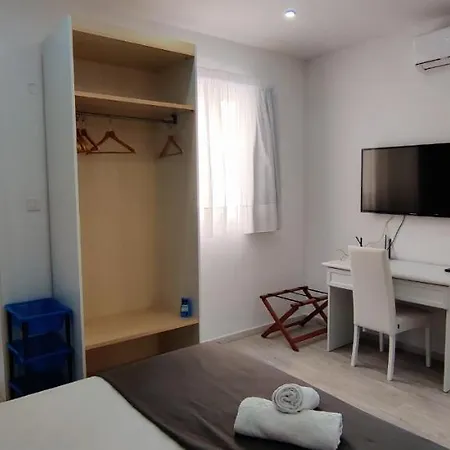 Arjuza - Private Self Catering Bedrooms With Bathroom Gasthuis Is-Swieqi