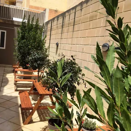 Arjuza - Private Self Catering Bedrooms With Bathroom * Is-Swieqi