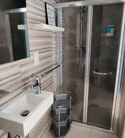 Arjuza - Private Self Catering Bedrooms With Bathroom Casa de hóspedes *