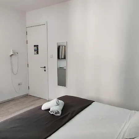 Arjuza - Private Self Catering Bedrooms With Bathroom Maison d'hôtes