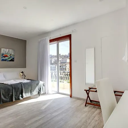 Casa de hóspedes Arjuza - Private Self Catering Bedrooms With Bathroom *